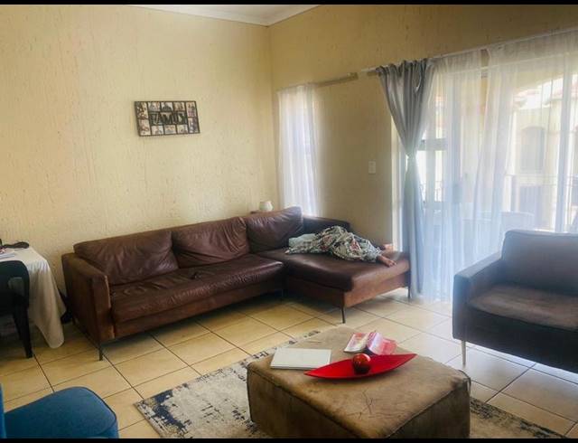 3 BEDROOM TOWNHOUSE FOR SALE IN ORMONDE VIEW